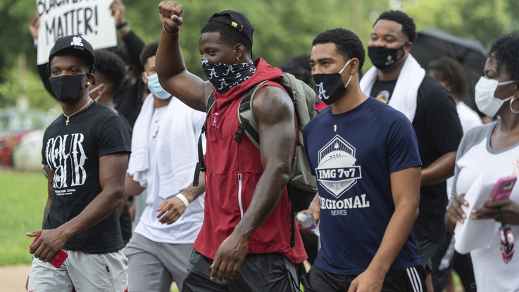 Usa, agenti uccidono afroamericano a Los Angeles
