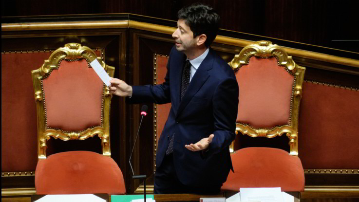 Speranza al Senato: "Riaprire scuole è la priorità, mascherina al banco si può abbassare"