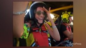 Valentino Rossi si diverte a driftare, la sua fidanzata urla di paura