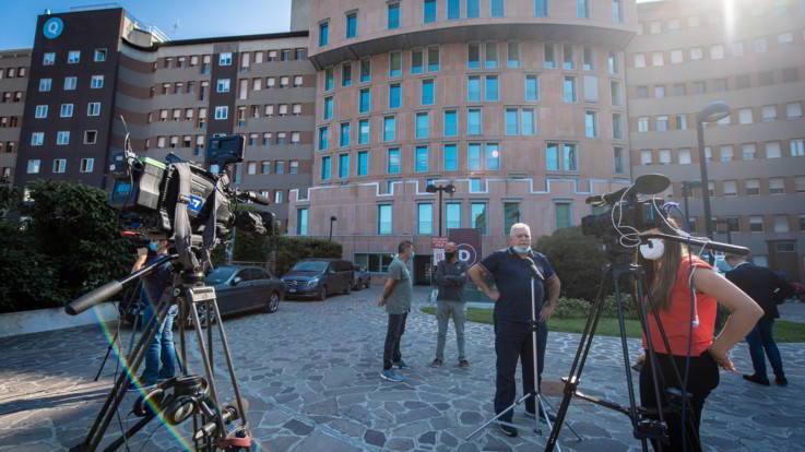 Il bollettino medico sulle condizioni di Berlusconi: Non è intubato e respira autonomamente