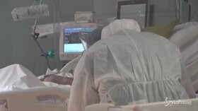 Covid-19, aumentano i contagi ma è boom di tamponi