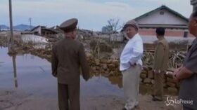 Corea del Nord, Kim Jong Un visita le zone colpite dal tifone Maysak