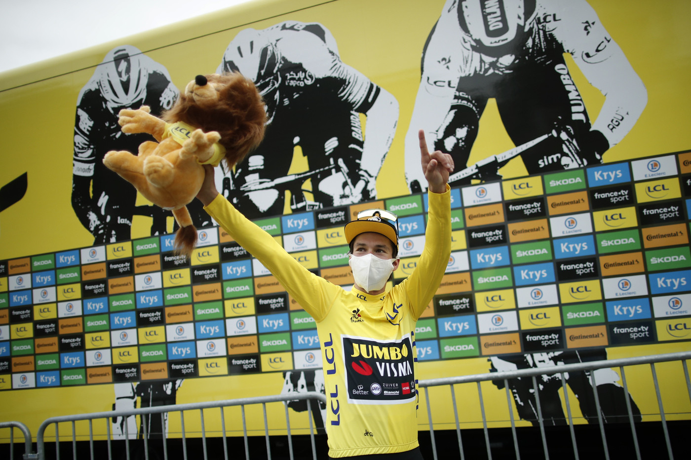 Tour de France: 9/a tappa a Pogacar, Roglic maglia gialla