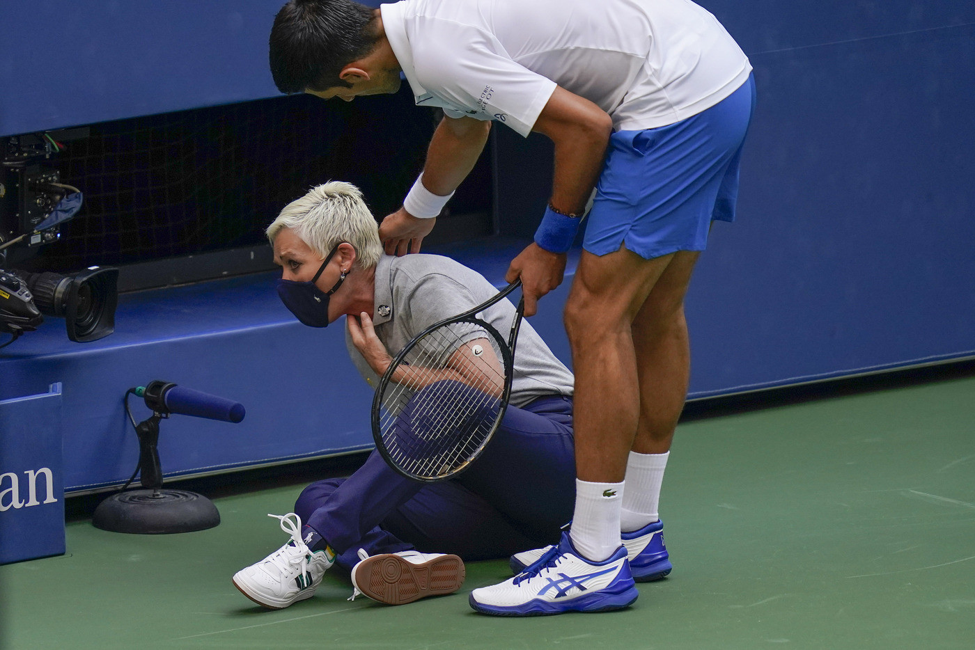 Us Open, Djokovic  squalificato per pallata a una giudice