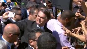 Bolsonaro, selfie e strette di mano senza mascherina alla festa dell’indipendenza
