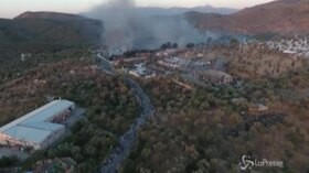 Grecia, a fuoco il campo migranti di Moria: le immagini dal drone