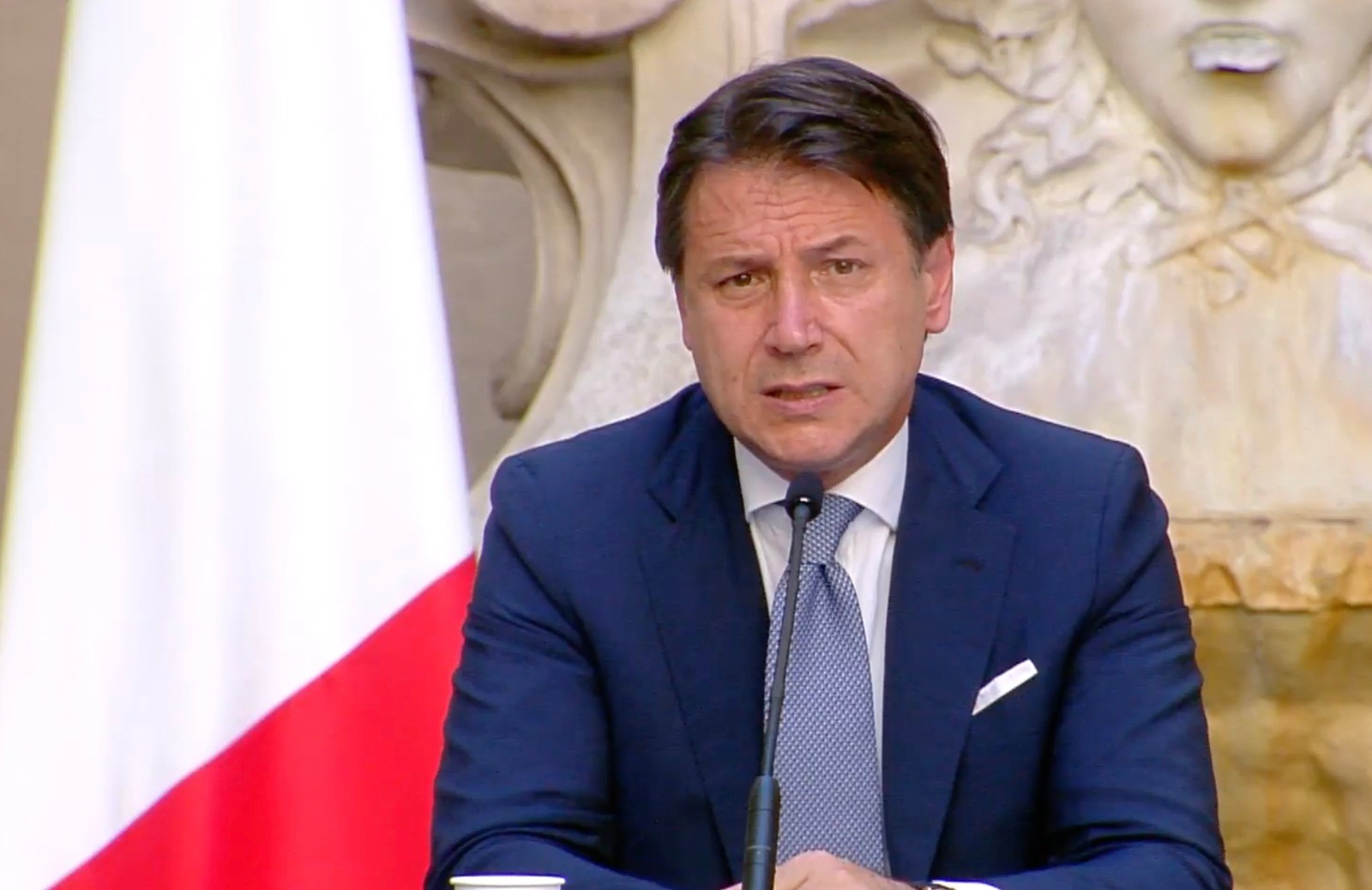 Conte: “L’anno ricomincerà regolarmente il 14 settembre”