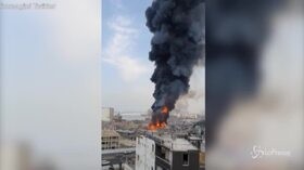 Libano, nuovo incendio a Beirut: le prime immagini dai social
