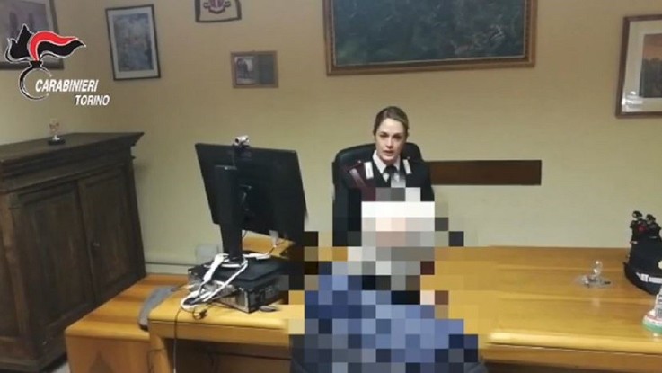 Torino, tenta di avvelenare anziano con liquido per auto: arrestata badante