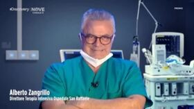 Crozza imita Zangrillo: “Andate in vacanza ma non venite al San Raffaele, già pieno di amici”