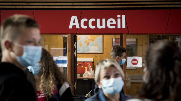 Coronavirus, boom di casi in Francia: allarme terapie intensive