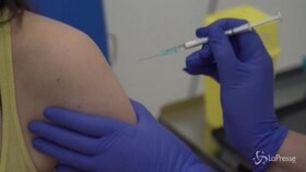 Covid, ripartono test vaccino AstraZeneca
