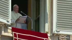 Papa Francesco: “Accoglienza dignitosa per chi cerca asilo”