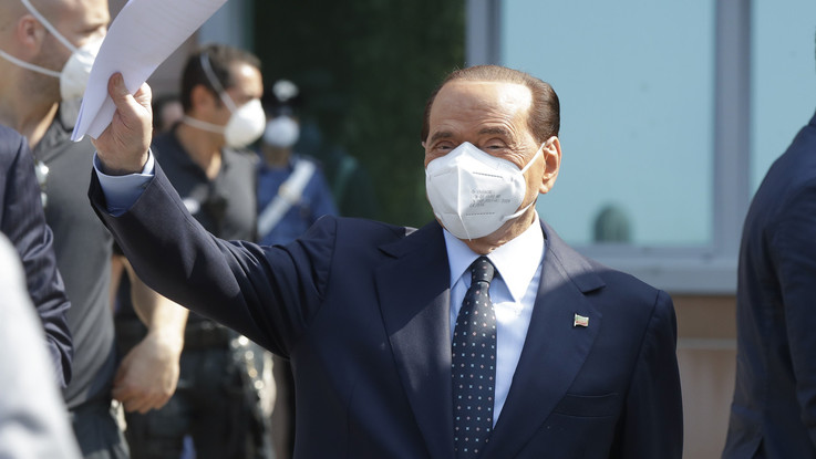 Berlusconi dimesso dal San Raffaele: "Prova più pericolosa della mia vita"