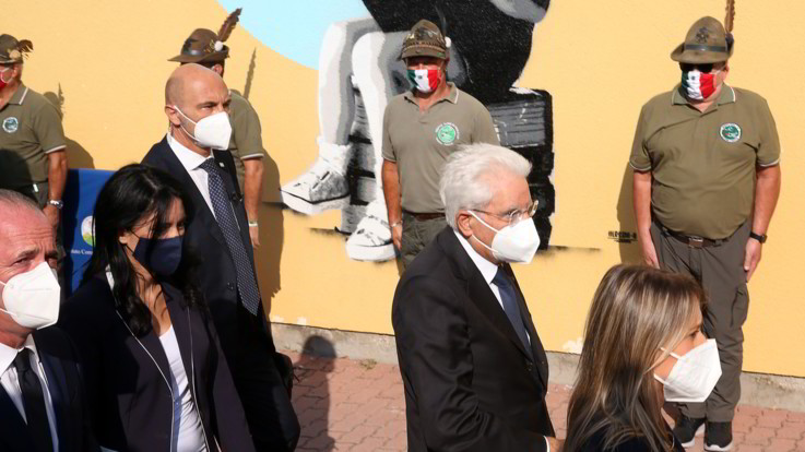 Inaugurazione anno scolastico a Vo', standing ovation per Mattarella: "Sfida decisiva per la ripartenza"