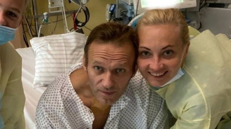 Navalny, prima foto su Instagram dall'ospedale: Respiro da solo