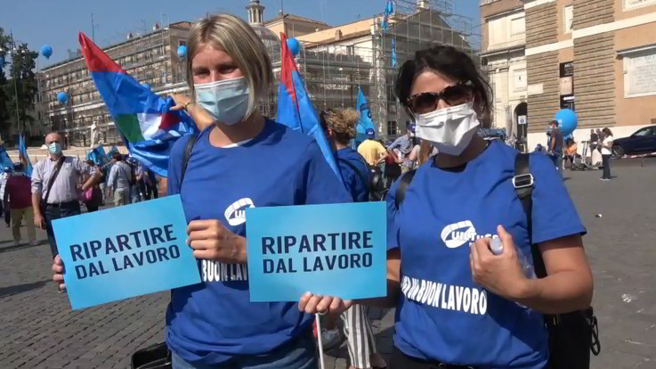 I sindacati confederali in piazza per "Ripartire dal lavoro"