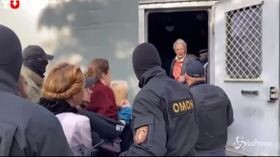 Bielorussia, marcia delle donne a Minsk: arresti di massa