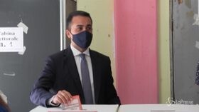 Luigi Di Maio al seggio a Pomigliano: “Aspettavamo questo momento da 30 anni”