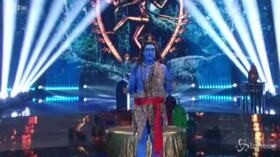 Tv: Costantino Della Gherardesca dipinto di blu a “Ballando con le Stelle”