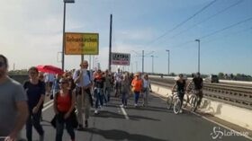 Dusseldorf: nuove proteste contro restrizioni, in centinaia senza mascherine