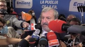 Regionali, tensione alla conferenza stampa di Emiliano