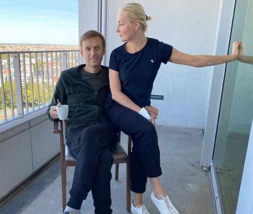 Navalny alla moglie Yulia: Mi ha salvato, l’amore guarisce