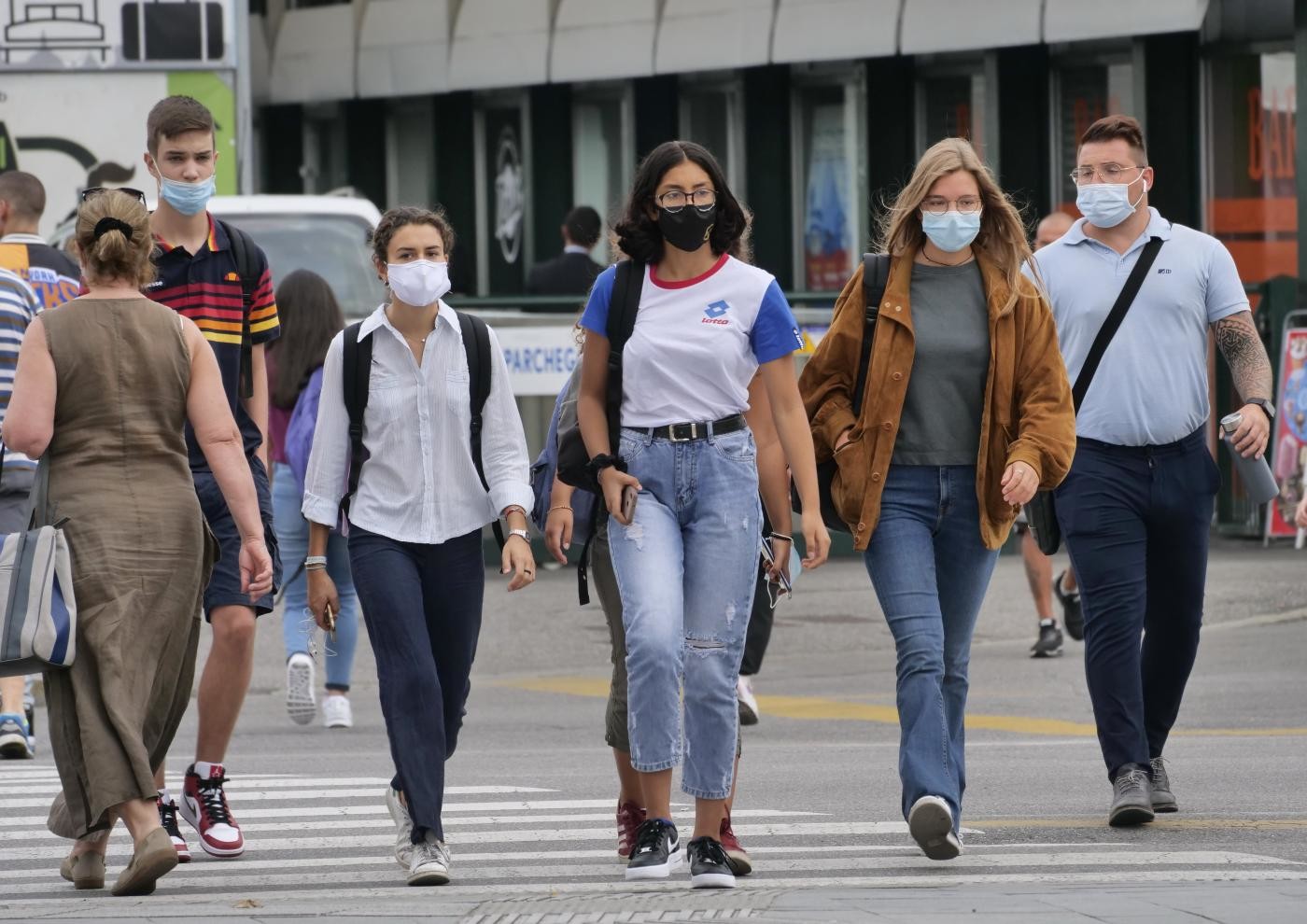 In Campania e alcune città italiane torna obbligo mascherina all’aperto