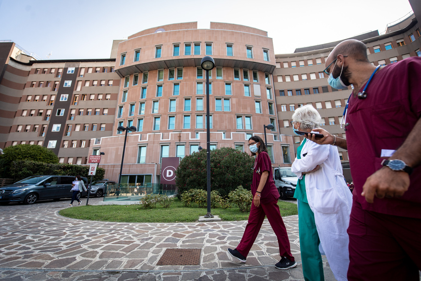 Covid, +1.786 casi e 23 decessi