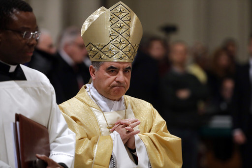 Vaticano, il cardinal Angelo Becciu si dimette