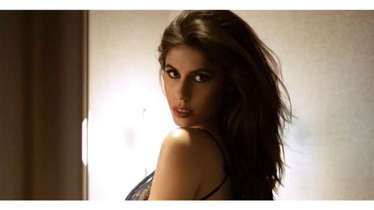 Ines Trocchia in lingerie avvisa i fan: "Vi farò impazzire"