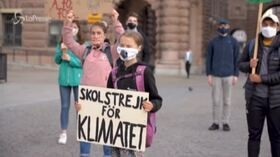 Clima, Greta Thunberg ed ecoattivisti Fridays for Future tornano in piazza