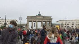 Berlino, migliaia in piazza contro il cambiamento climatico