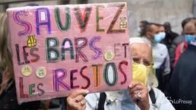 Marsiglia, i ristoratori protestano contro la chiusura