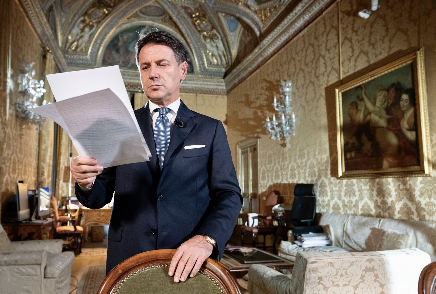 Conte: “Escludo lockdown totale, italiani rispetteranno regole”