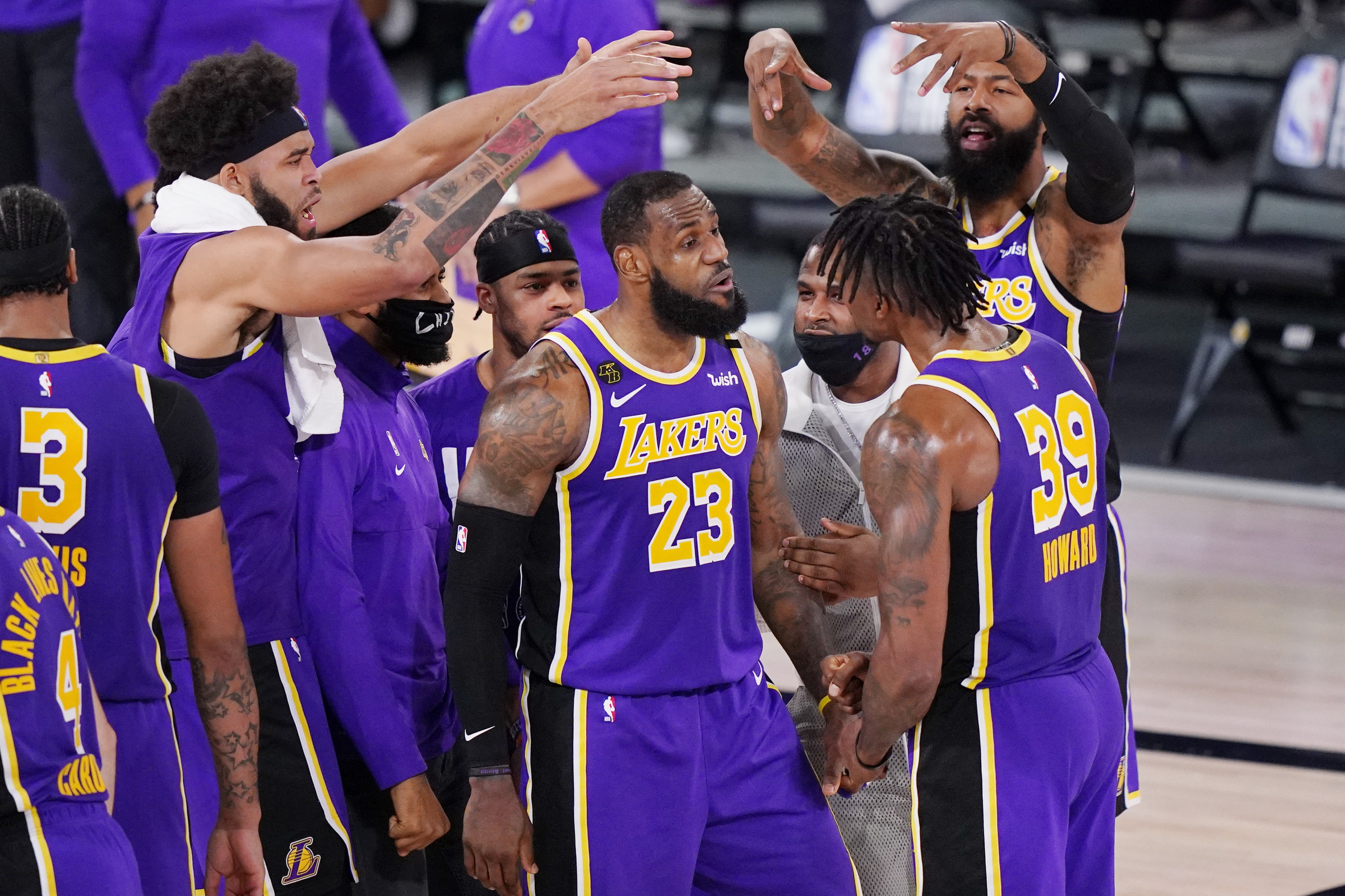 Nba, i Lakers battono  i Nuggets e volano in finale