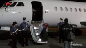 Terrorismo, arrestata e rimpatriata Alice Brignoli: l’arrivo all’aeroporto di Linate