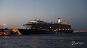 Grecia: nave da crociera ferma il suo viaggio al Pireo, 12 covid-positivi a bordo