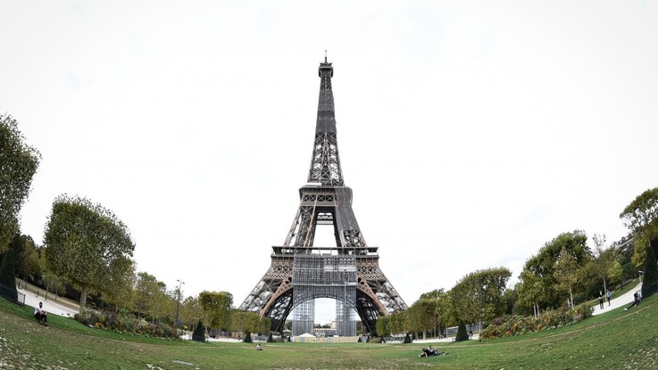 Boato nei cieli di Parigi: un aereo ha infranto il muro del suono