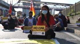 Milano, sit-in in via Corelli contro apertura Cpr: “No lager di Stato”