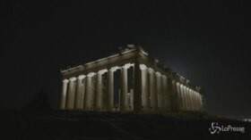 Atene: l’Acropoli fa spettacolo con una nuova illuminazione