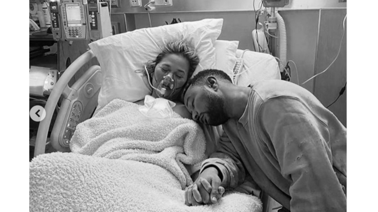 John Legend e Chrissy Teigen perdono il terzo figlio: "Un dolore mai provato"