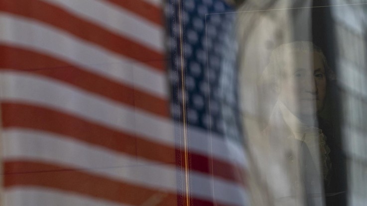 Borsa, Trump scompiglia mercati: giù petrolio, euro e dollaro