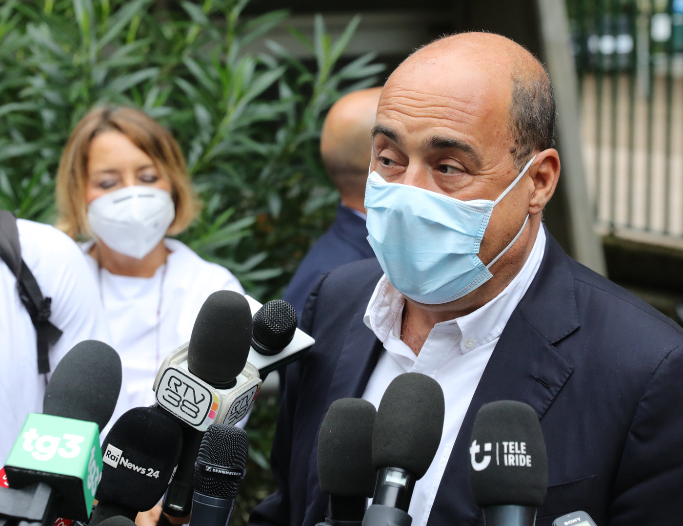 Lazio: da domani obbligo di indossare mascherine all’aperto