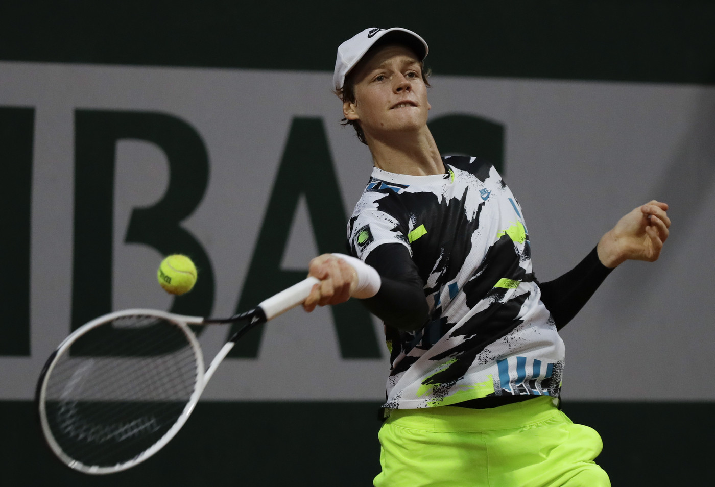 Tennis, Sonego e Sinner da favola a Parigi. Cecchinato fuori, Travaglia cede a Nadal