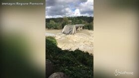 Maltempo in Piemonte: crollato il ponte di Romagnano Sesia