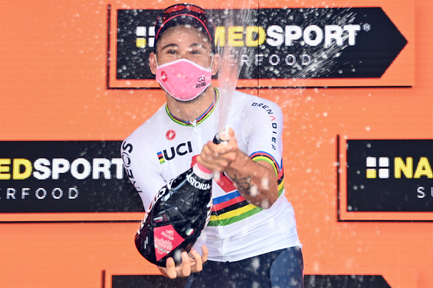 Giro d’Italia: Ganna vince la crono a Palermo ed è la prima maglia rosa