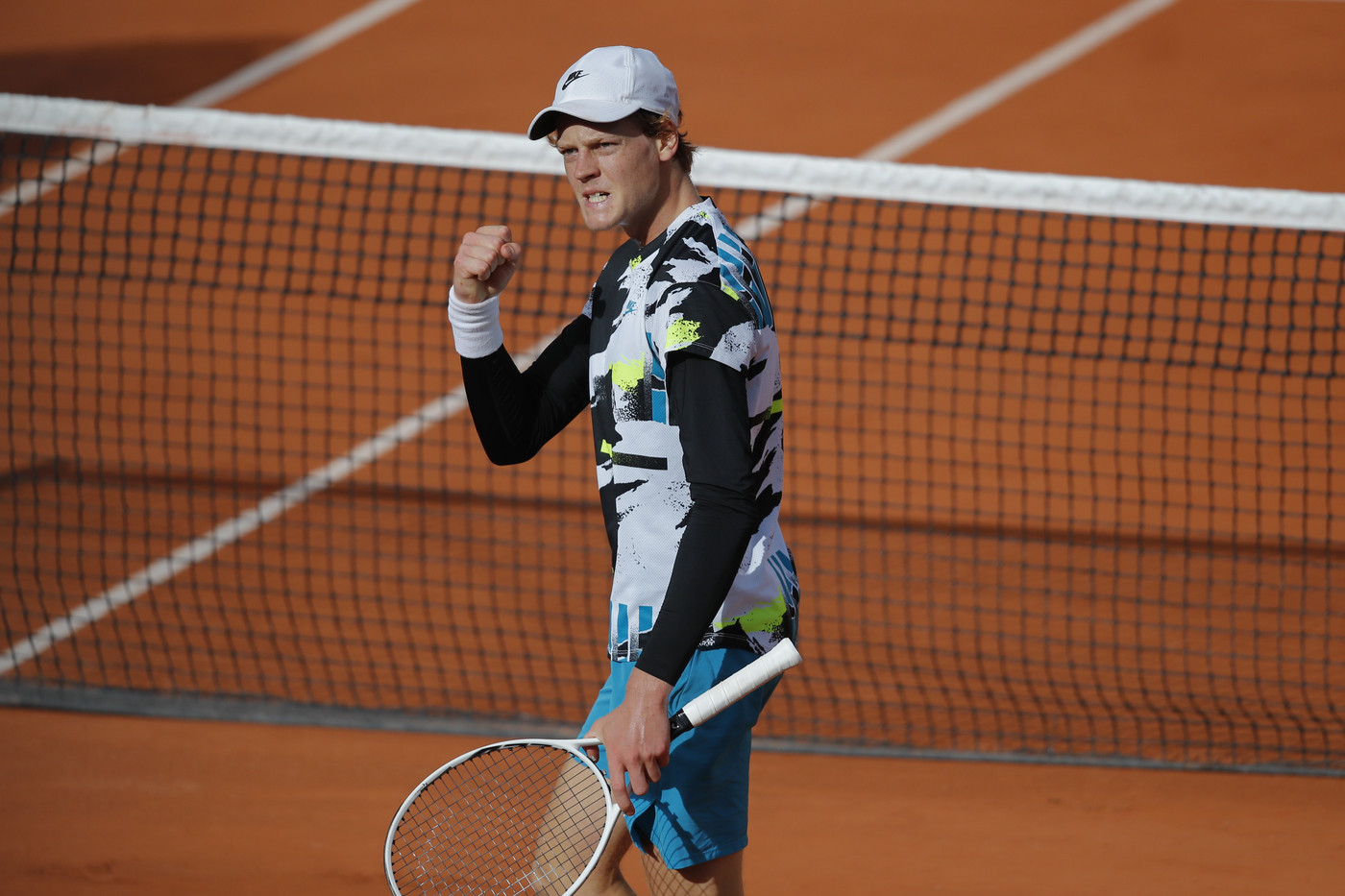 Tennis, Roland Garros: imprese di Sinner e Trevisan. Fuori Sonego