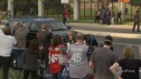 Usa, Trump lascia temporaneamente l’ospedale per salutare i fan