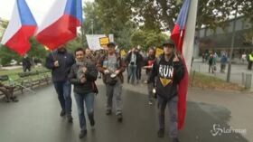 Covid-19, nuove restrizioni in Repubblica Ceca: la protesta dei ristoratori